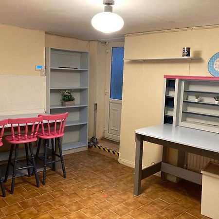 Вилла Pink Door House In Клифден Экстерьер фото